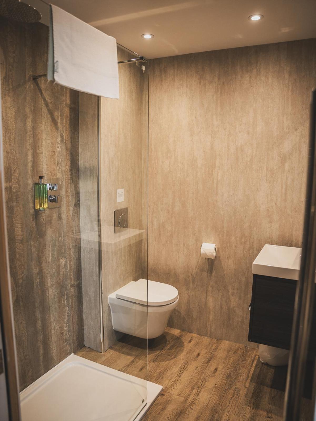 ホテル クロスウェイズ ウェルズ エクステリア 写真 Bathroom